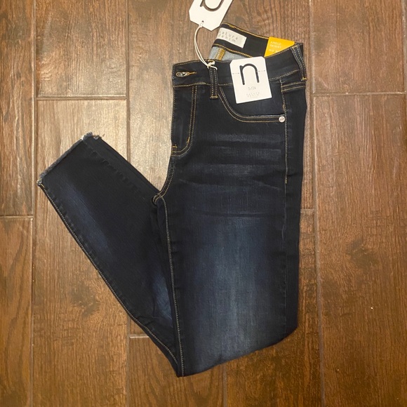 🆕 Pink Lily Kylie Distressed Dark Wash Jeans - Picture 3 of 7